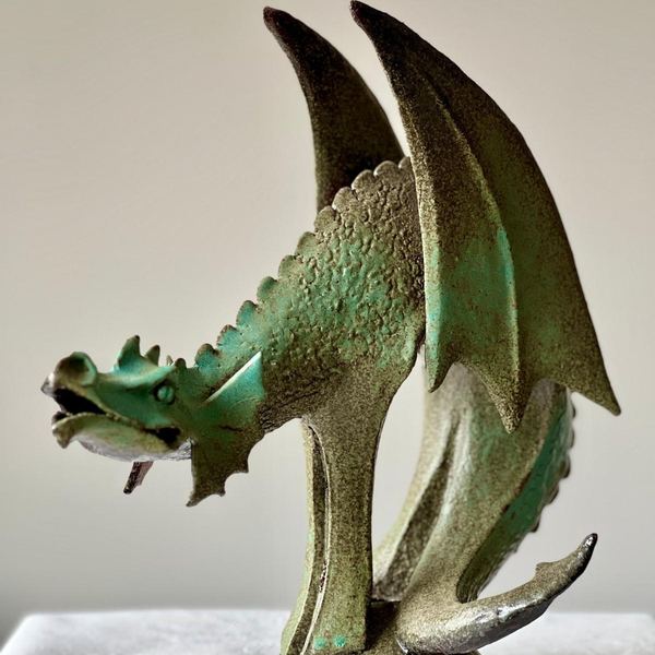 Dragon ailé en grès