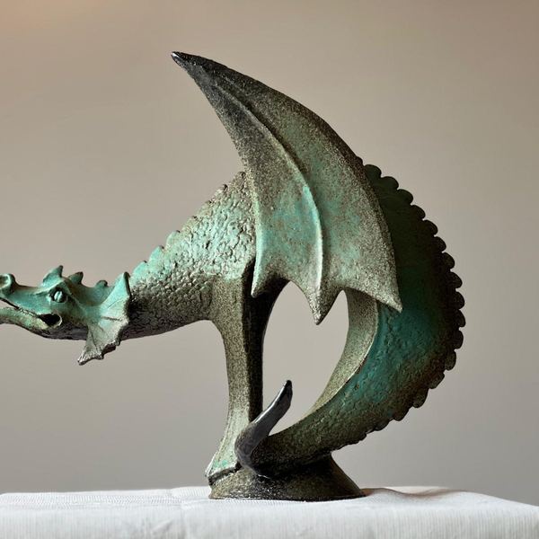 Dragon ailé en grès
