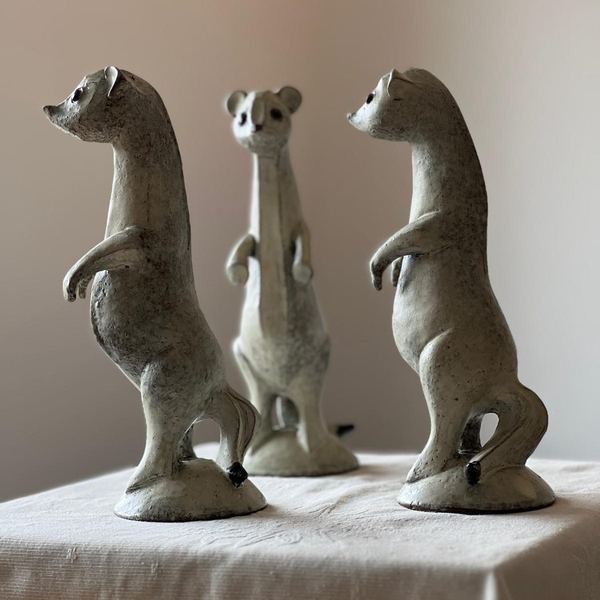 Trois suricates en grès